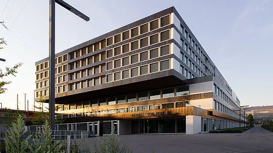 csm_2497_16_e849062929